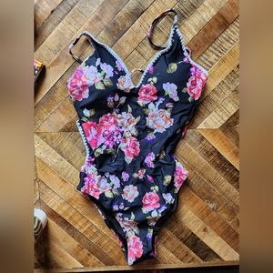 CUPSHE Floral One Piece Swimsuit in Medium